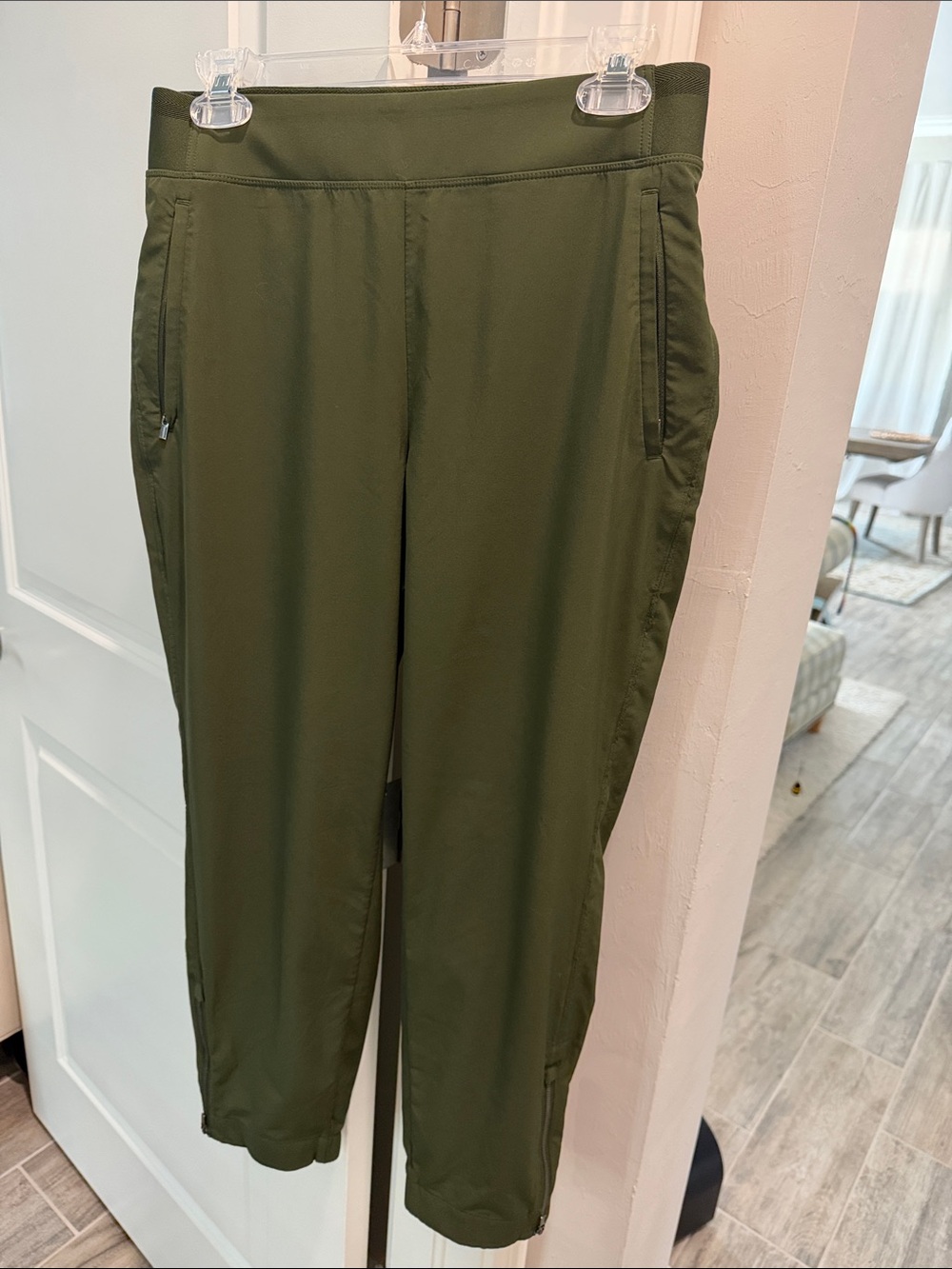 Athleta Olive Green Brooklyn Women's Jogger Track Pants
